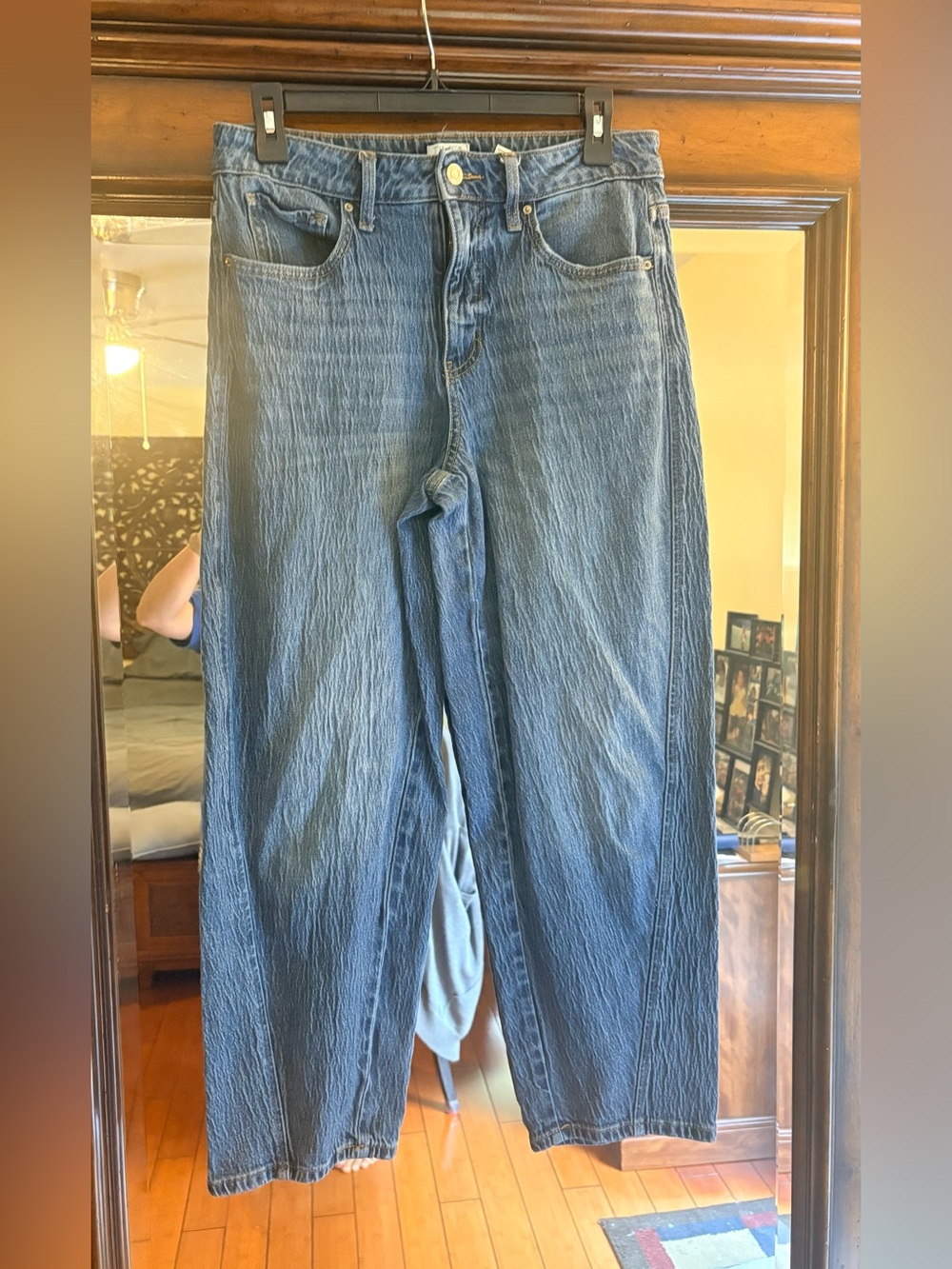 Classic High-Rise barrel Leg Jeans - Medium Blue